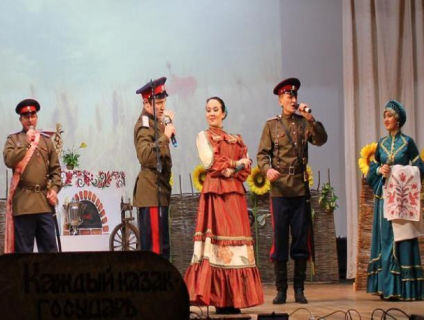 Зрители сами подпевали концерту казачьего ансамбля «Криница» в Морозовск
