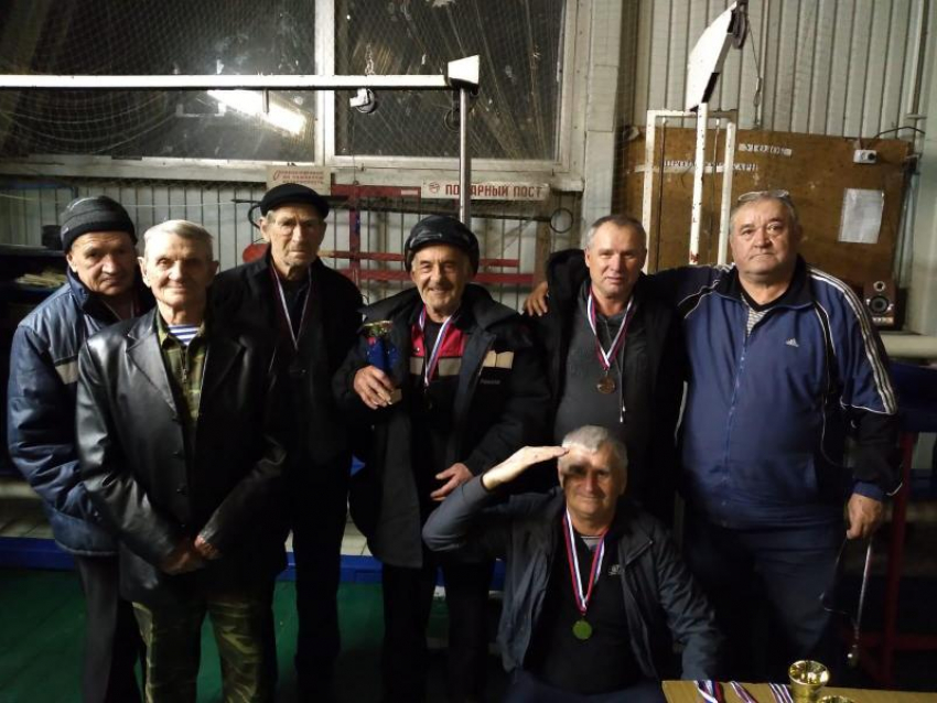 Александр Лукашевич и Сергей Кравцов одержали победу на соревнованиях по домино в Морозовске