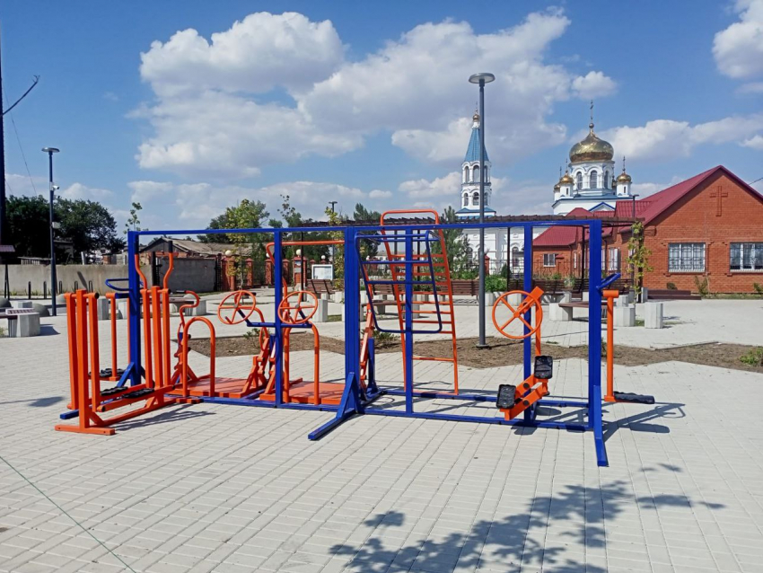 Антивандальный тренажерный комплекс появился в сквере на улице Ляшенко в Морозовске