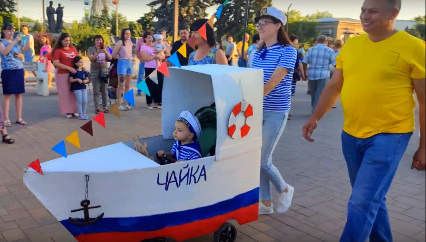 В Сети появилось видео о празднике День семьи, любви и верности в Морозовске