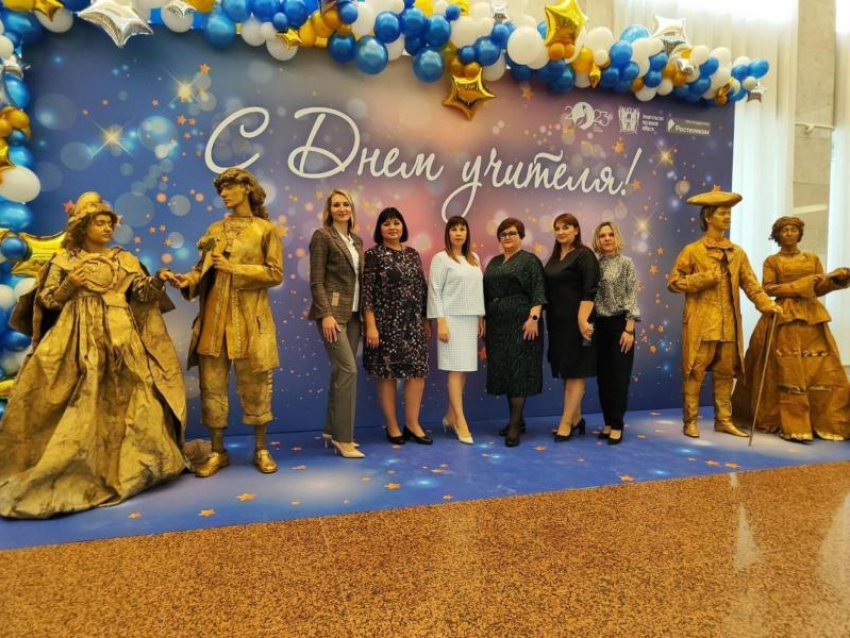 Педагоги Морозовского района приняли участие в праздновании Дня учителя в донской столице