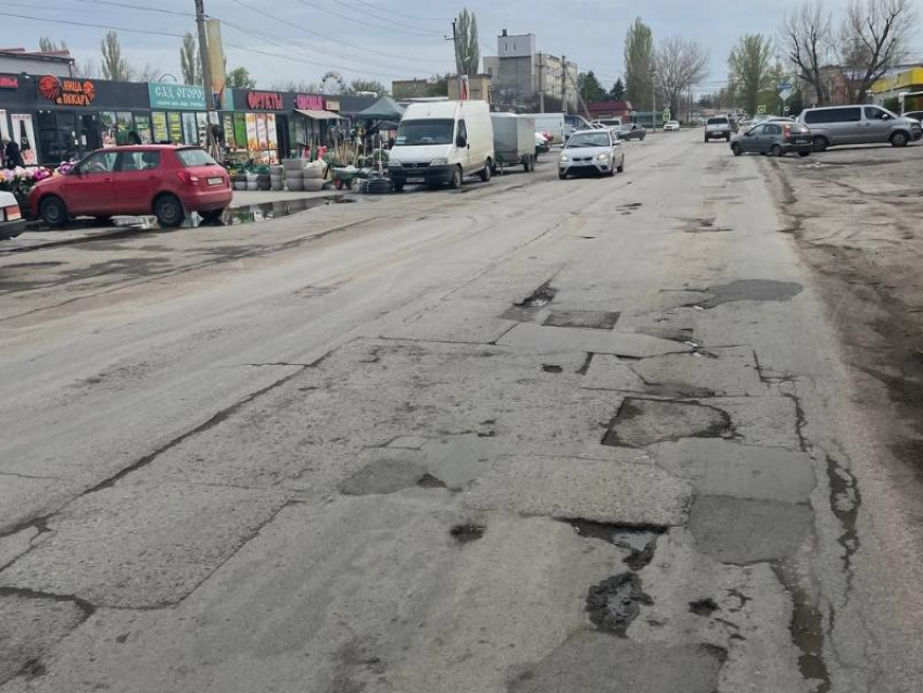 Более 90 миллионов рублей выделят из областного бюджета для ремонта дорог на улицах Подтелкова и Ворошилова в Морозовске