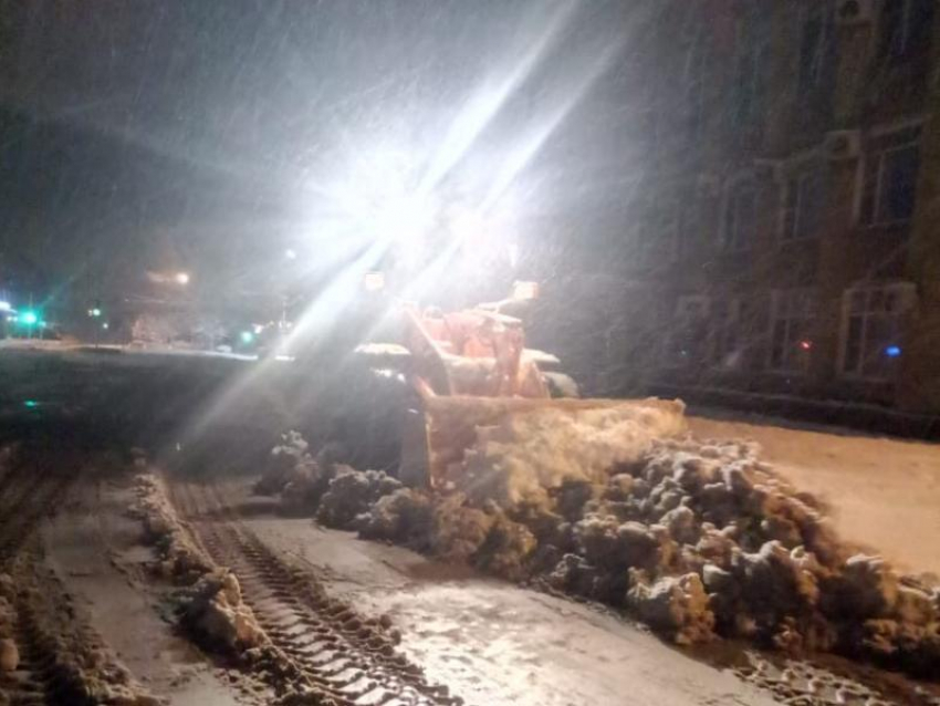 100% имеющейся техники задействовали для очистки улиц от снега в Морозовске