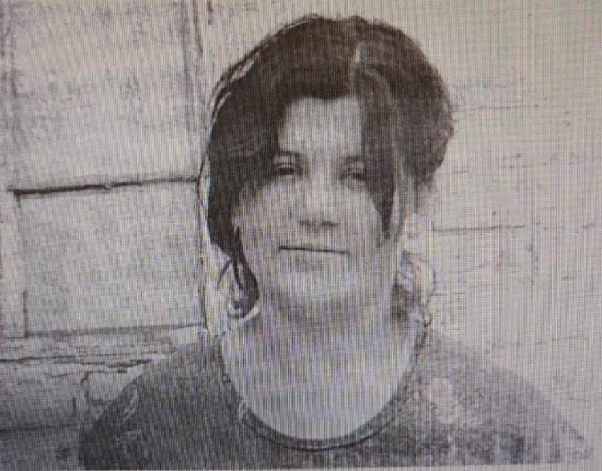 Несовершеннолетнюю девушку разыскивают в Морозовском районе 