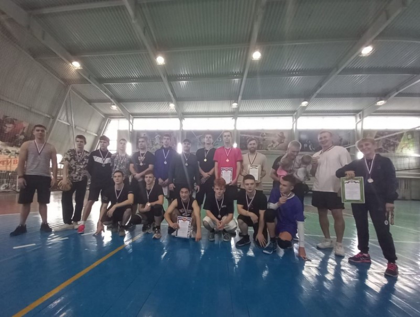 Жаркие волейбольные баталии прошли в Морозовске