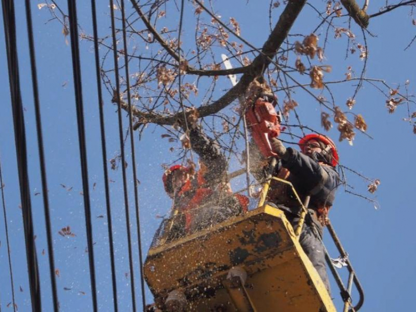 Более двадцати улиц Морозовска в пятницу останется без электричества