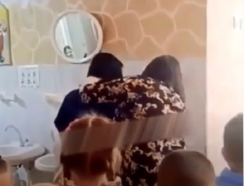 Совещания по профилактике буллинга пройдут в школах Морозовского района после инцидента со смыванием макияжа с ученицы 