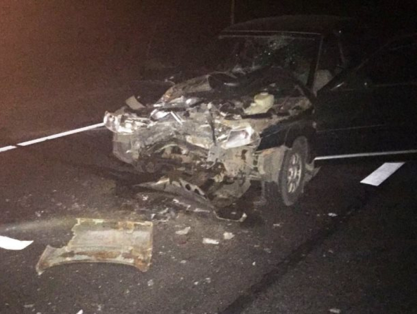 Смертельное ДТП: в Морозовском районе легковой автомобиль влетел в стоящий на светофоре КАМаз