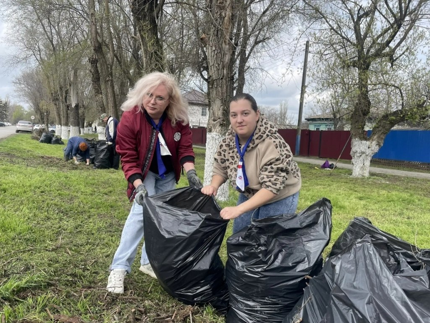 40 тонн мусора за один день убрали в Морозовске