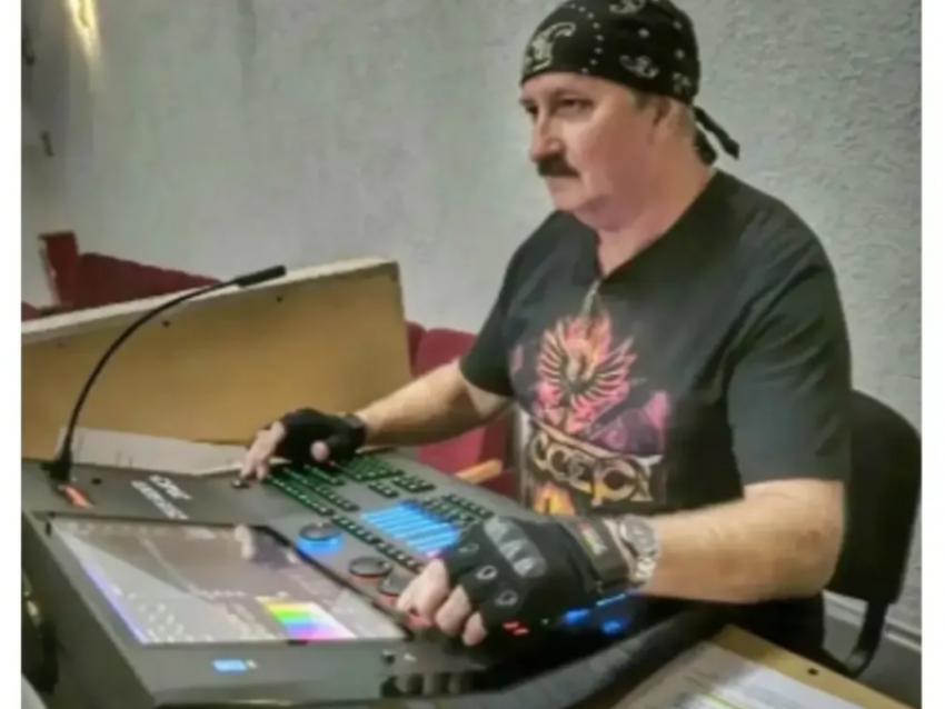 Мастер света: как Юрий Гривенный превращает сцену Морозовского ДК в живую картину