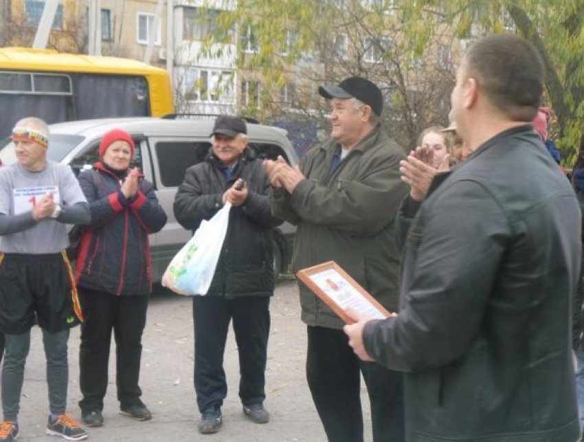 Более ста человек приняли участие во Всероссийском легкоатлетическом пробеге в Морозовске