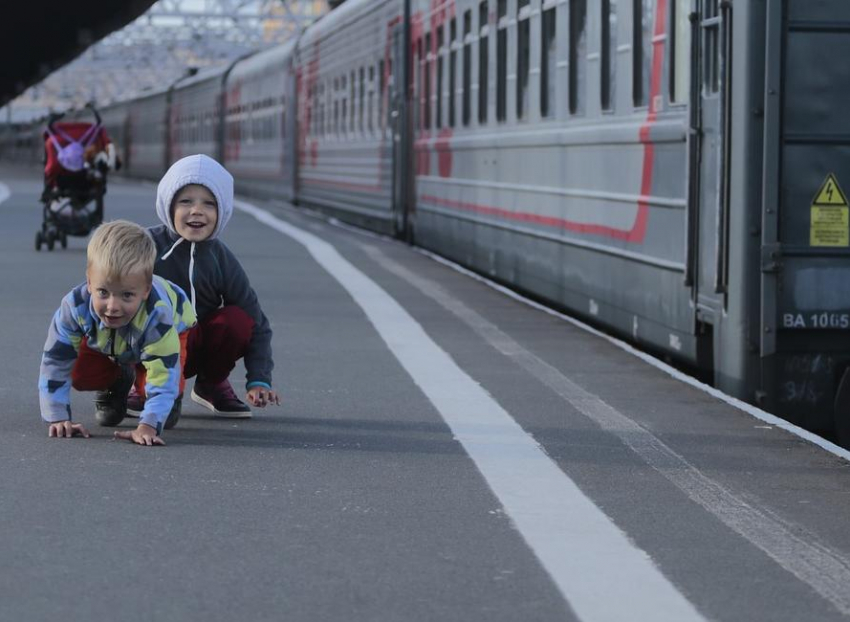 Железная дорога — зона повышенной опасности, - напомнили морозовчанам сотрудники ЛОП