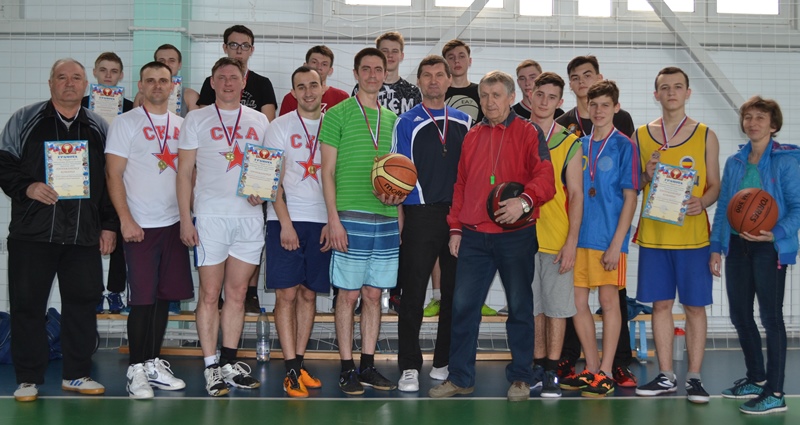 Победители и призеры первенства Морозовского района по стритболу.JPG